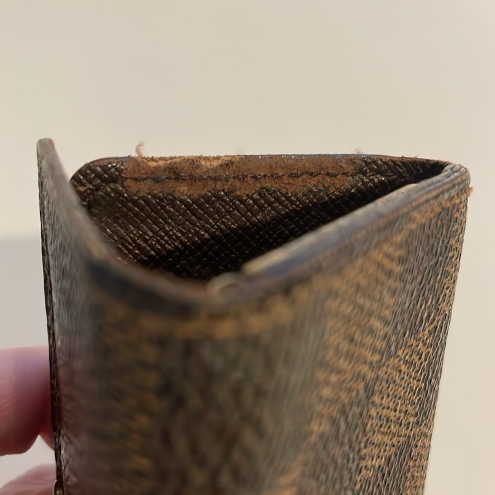 LOUIS VUITTON Damier Ebene Key Holder - Picture 6 of 13